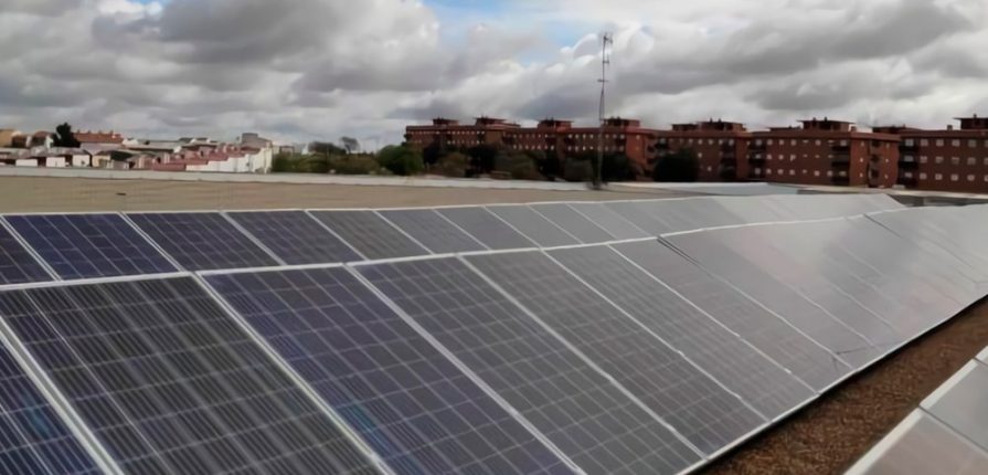 Instalamos 96 paneles fotovoltaicos para el autoconsumo